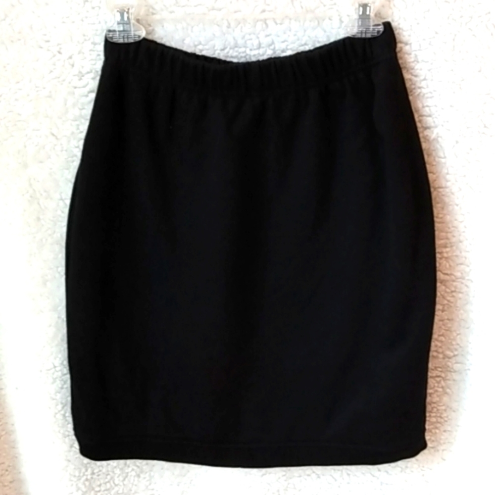 Sophisticate M little black skirt